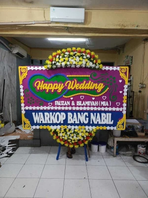 Papan Bunga di Dewi Bayan