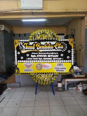 Papan Bunga di Dewi Bayan